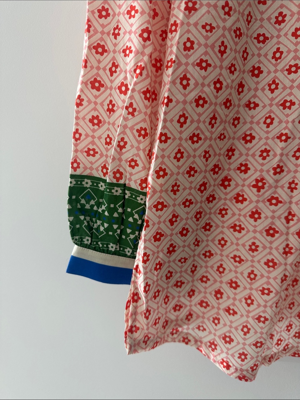 Trovata blouse in as new condition - Medium - Picture 4 of 4
